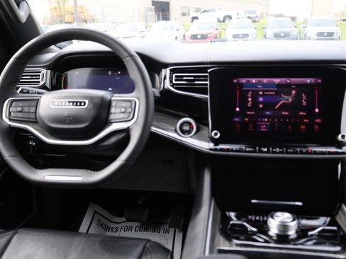 Used 2022 Jeep Wagoneer Series III w/ Premium Group I image 25