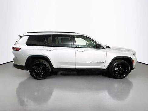 Used 2023 Jeep Grand Cherokee L Laredo RWD image 7