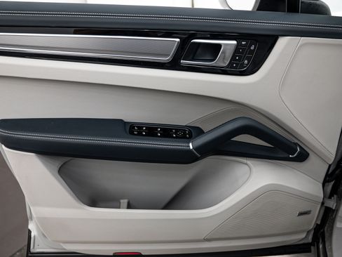 Certified 2023 Porsche Cayenne Platinum Edition AWD/4WD image 15