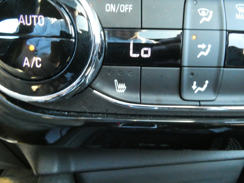 Certified 2024 Chevrolet TrailBlazer RS w/ Convenience Package AWD/4WD image 30