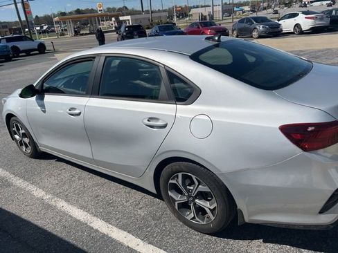 Used 2021 Kia Forte LXS FWD image 3