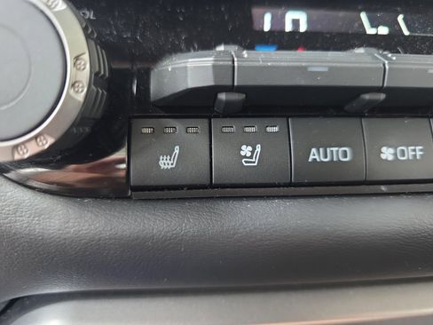 Used 2025 Toyota Sequoia Platinum w/ Tow Technology Package AWD/4WD image 23