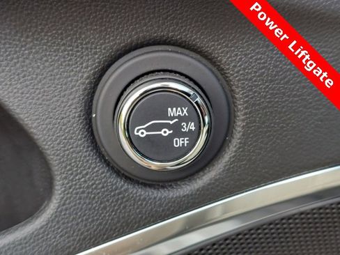 Used 2023 Buick Enclave Essence image 13