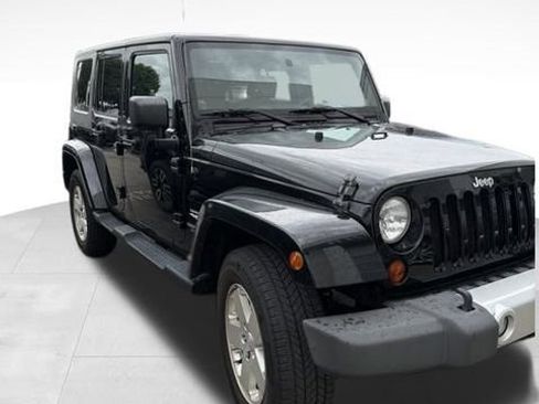 Used 2010 Jeep Wrangler Unlimited Sahara AWD/4WD image 5