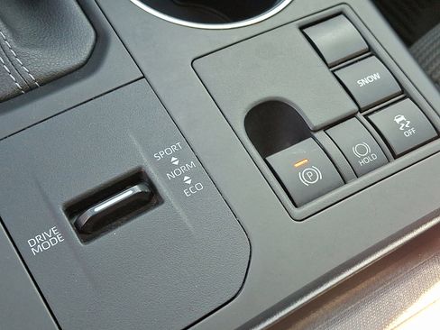 Certified 2023 Toyota Highlander LE image 24