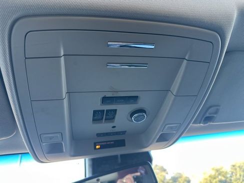 Used 2018 Chevrolet Tahoe LT image 17