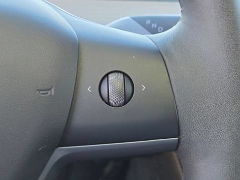 Used 2024 Tesla Model Y 2WD image 19