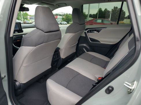 Used 2019 Toyota RAV4 XLE FWD image 11