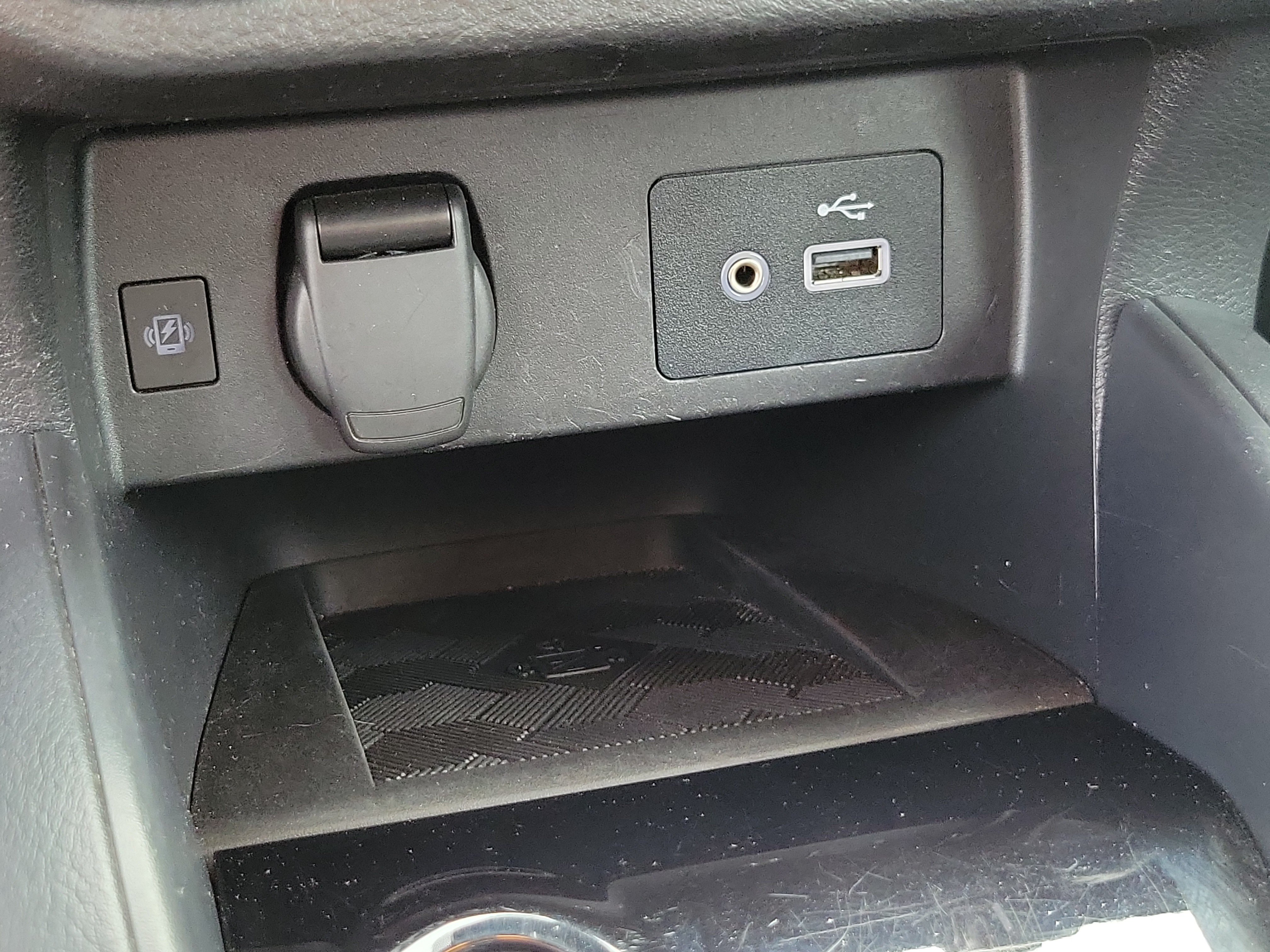 Used 2024 Nissan Versa SV FWD image 12