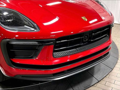 Used 2025 Porsche Macan AWD/4WD image 32