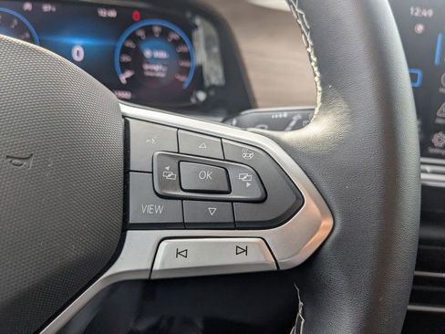 Used 2025 Volkswagen Atlas SE image 16