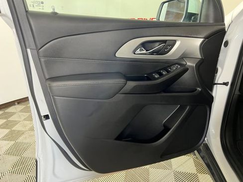 Used 2023 Chevrolet Traverse LT w/ LPO, Cargo Package FWD image 11