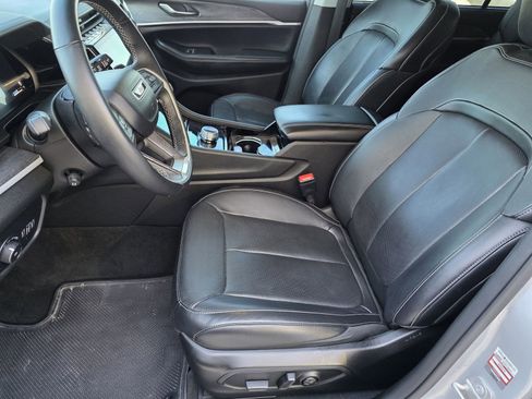 Used 2022 Jeep Grand Cherokee L Limited w/ Luxury Tech Group II image 11