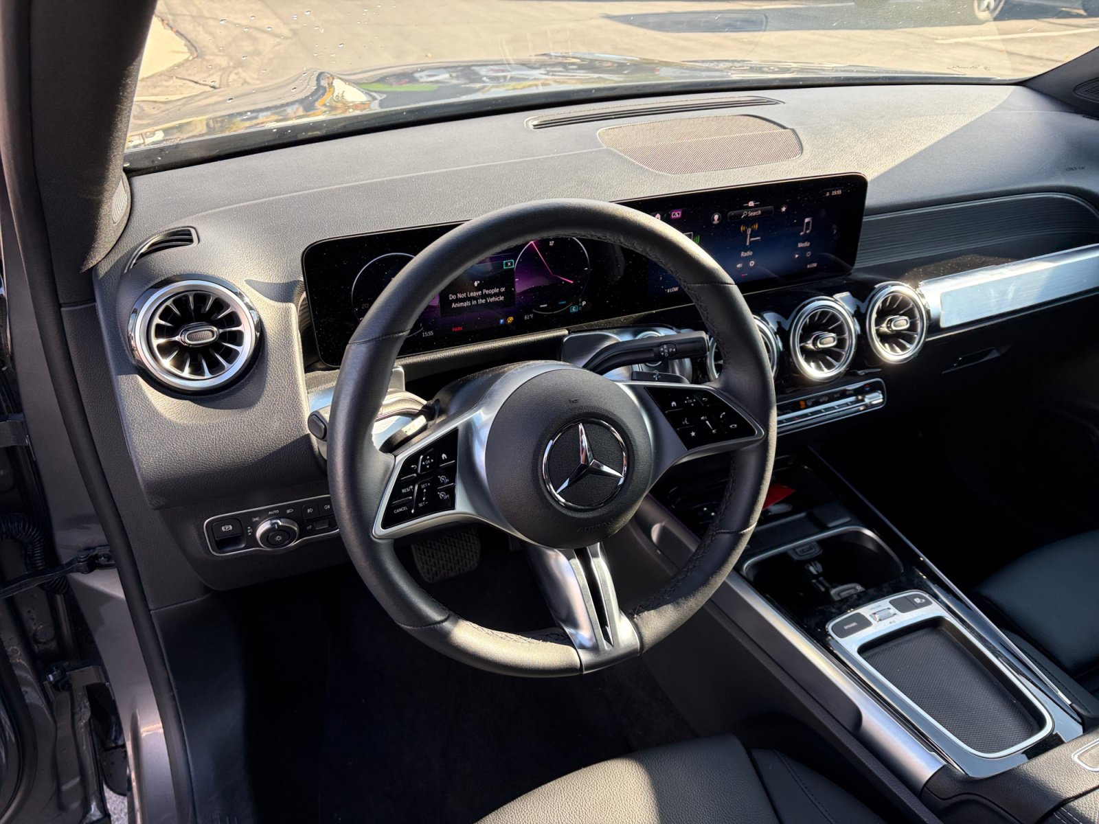 Used 2026 Mercedes-Benz GLB 250 4MATIC image 9
