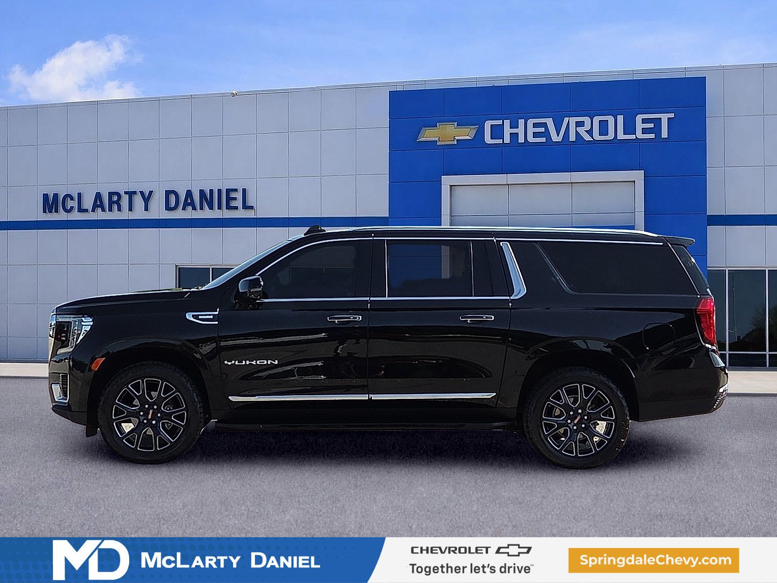 Certified 2023 GMC Yukon XL SLT w/ SLT Luxury Package AWD/4WD image 3