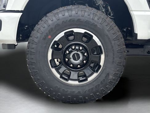 New 2026 Ford F250 Platinum w/ Tremor Off-Road Package image 37