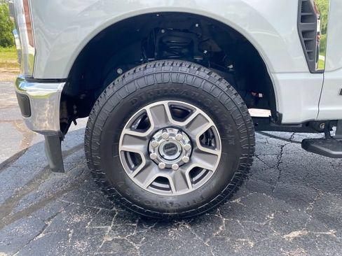 Used 2025 Ford F350 Lariat AWD/4WD image 17