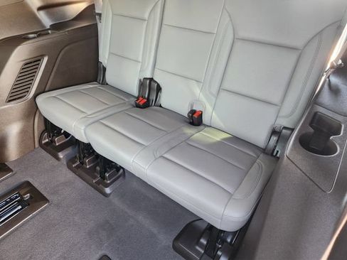 Used 2022 Chevrolet Tahoe Z71 w/ Off-Road Capability Package AWD/4WD image 32