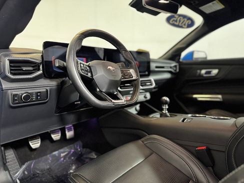 Used 2025 Ford Mustang GT Premium image 14