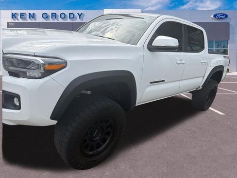 Used 2023 Toyota Tacoma TRD Off-Road w/ Black Out Package (TMS) AWD/4WD image 3