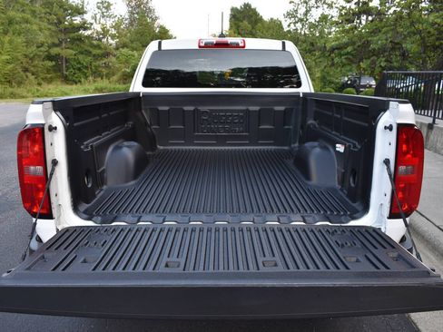 Used 2021 Chevrolet Colorado LT w/ Safety Package RWD image 6