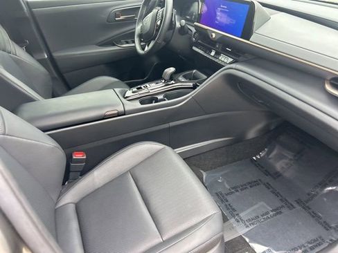 Used 2024 Toyota Crown Platinum AWD/4WD image 10