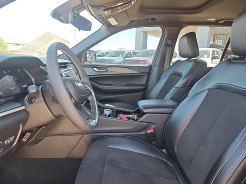 Certified 2023 Jeep Grand Cherokee Altitude AWD/4WD image 13