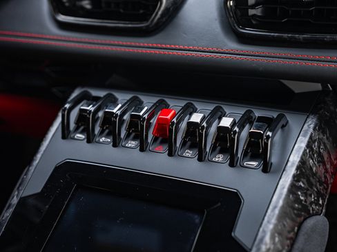 Used 2020 Lamborghini Huracan EVO image 35