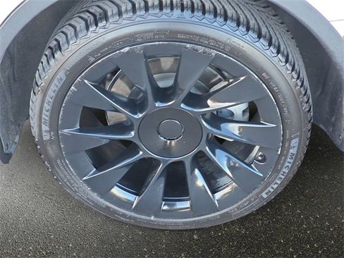 Used 2021 Tesla Model Y Long Range image 35