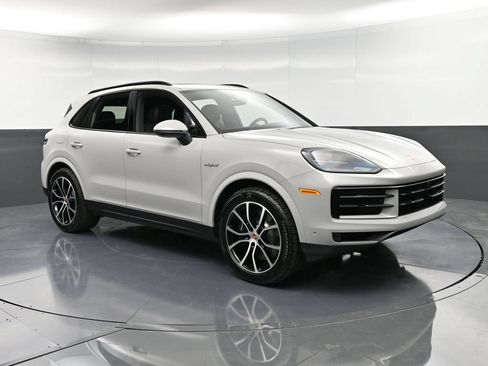Certified 2026 Porsche Cayenne E-Hybrid AWD/4WD image 10