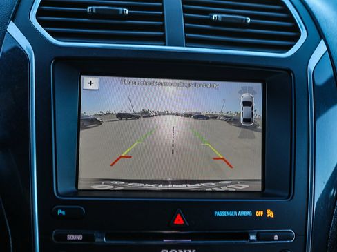 Used 2017 Ford Explorer Sport image 23