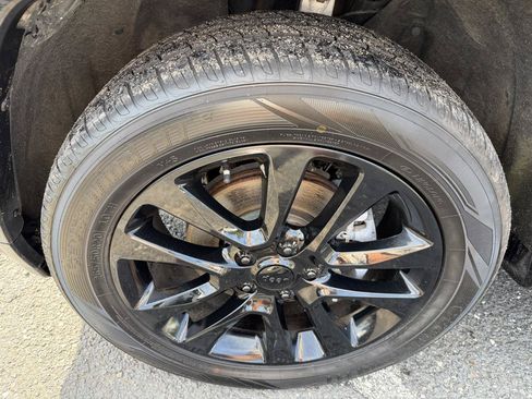 Used 2017 Jeep Grand Cherokee Altitude AWD/4WD image 10