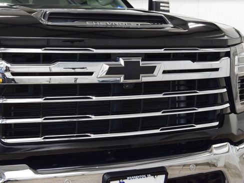 Used 2024 Chevrolet Silverado 2500 LTZ w/ LTZ Plus Package image 11