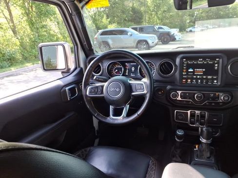 Used 2021 Jeep Wrangler Unlimited Sahara AWD/4WD image 6