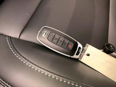 Certified 2025 Nissan Murano SV w/ Cargo Package image 9