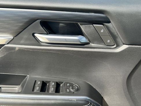 Used 2025 GMC Acadia Elevation image 23