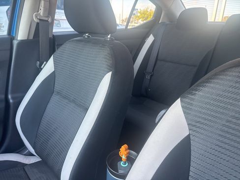 Used 2021 Nissan Versa SV image 10