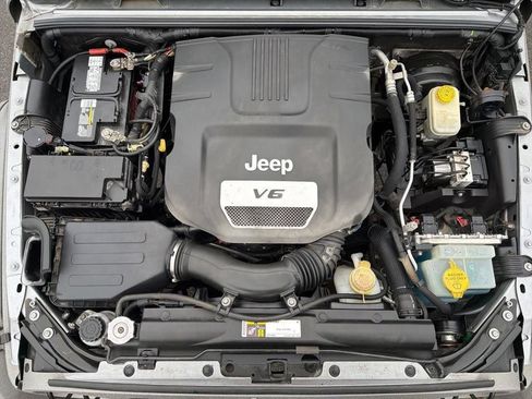 Used 2015 Jeep Wrangler Unlimited Sport w/ Quick Order Package 24S AWD/4WD image 11