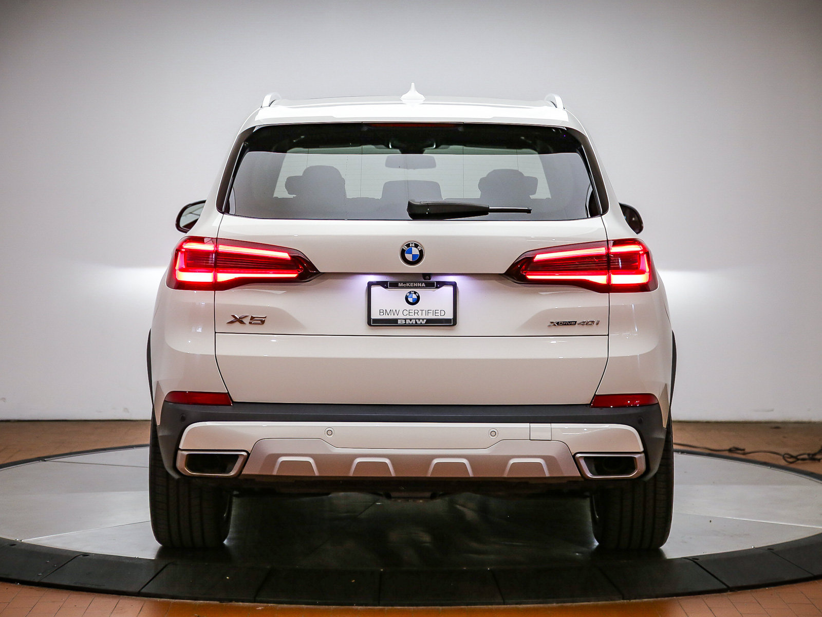Used 2022 BMW X5 xDrive40i w/ Parking Assistance Package AWD/4WD image 3