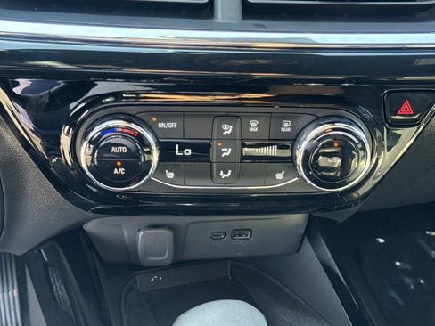 Used 2025 Chevrolet Trax RS w/ Sunroof Package FWD image 15