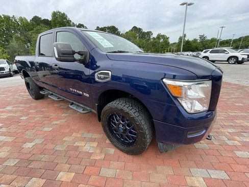 Used 2022 Nissan Titan SV AWD/4WD image 38