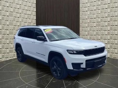 Certified 2023 Jeep Grand Cherokee L Altitude AWD/4WD image 2