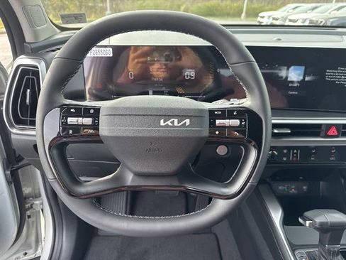 New 2026 Kia Sorento LX FWD image 9