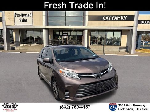 Used 2019 Toyota Sienna XLE Premium FWD image 1