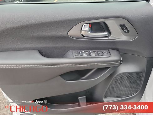 New 2026 Chrysler Pacifica Select image 18