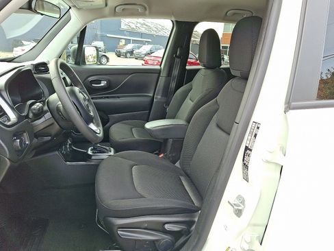 Used 2023 Jeep Renegade Latitude image 10