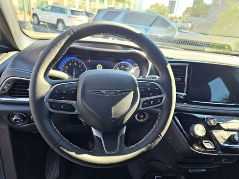 New 2026 Chrysler Pacifica Select image 25