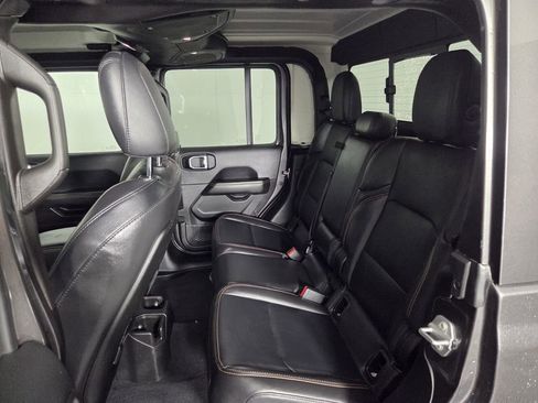 Certified 2025 Jeep Gladiator Sport image 25