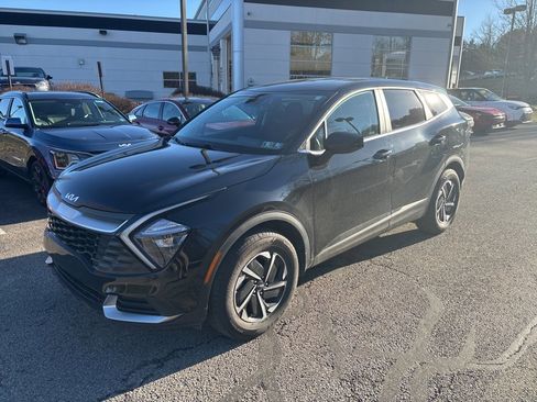 Certified 2023 Kia Sportage LX image 3