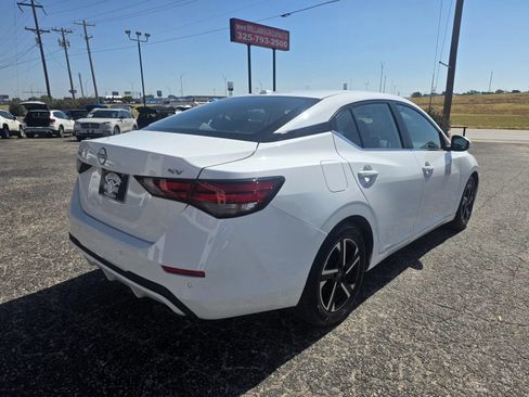 Used 2024 Nissan Sentra SV FWD image 7